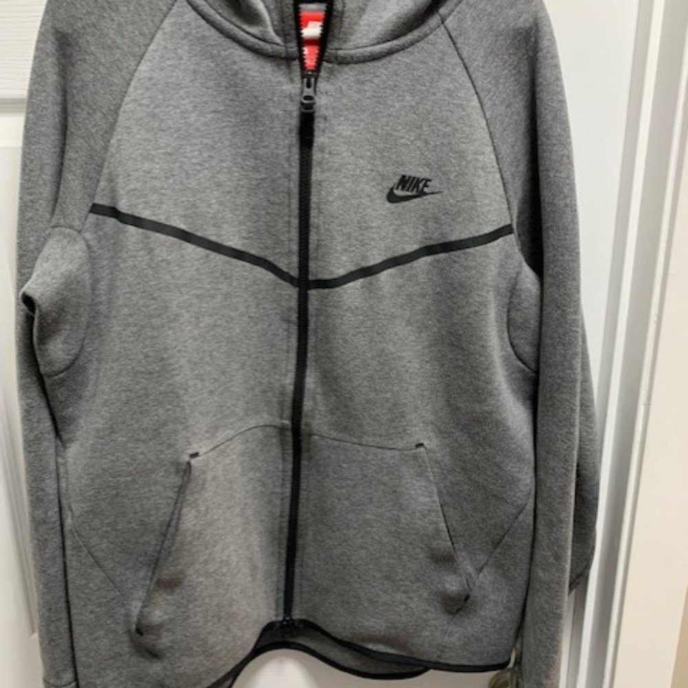 Nike Tech size Large